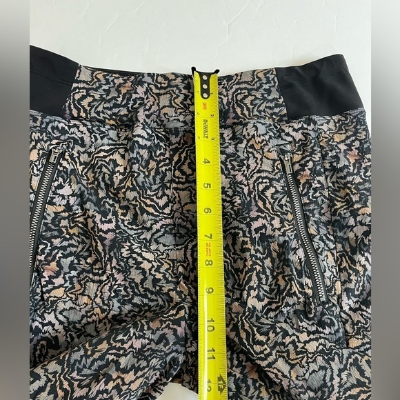 Athleta Trekkie North Size 2 Kinetic Abstract Black Pants - Picture 8 of 11
